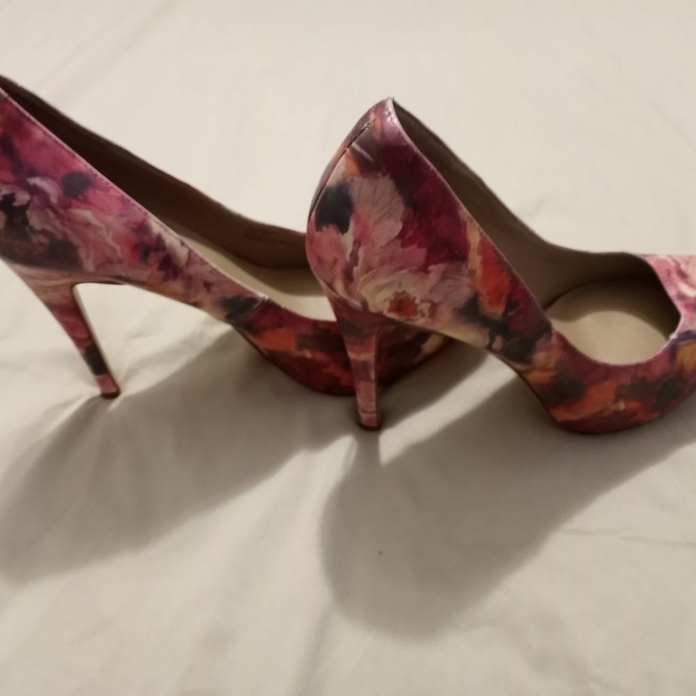 BCBGeneration Women's Heels - Picture 4 of 5